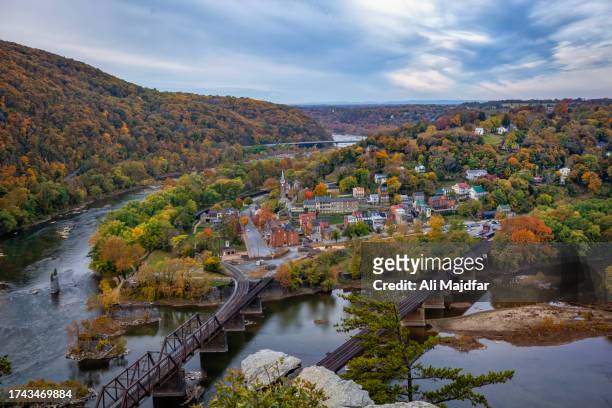 harpers ferry in autumn - appalachia trail photos et images de collection