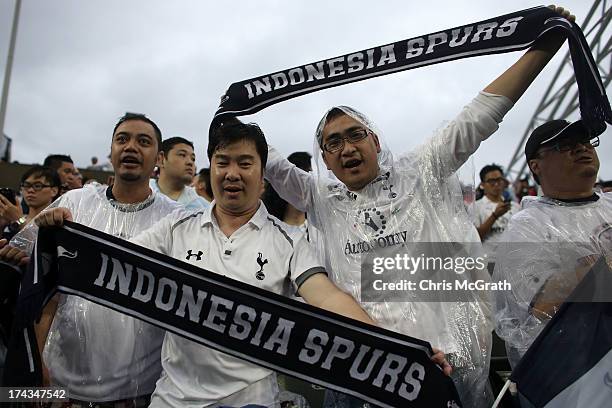 Totenham Hotspurs fans cheer during the Barclays Asia Trophy Semi Final match between Tottenham Hotspur and Sunderland at Hong Kong Stadium on July...