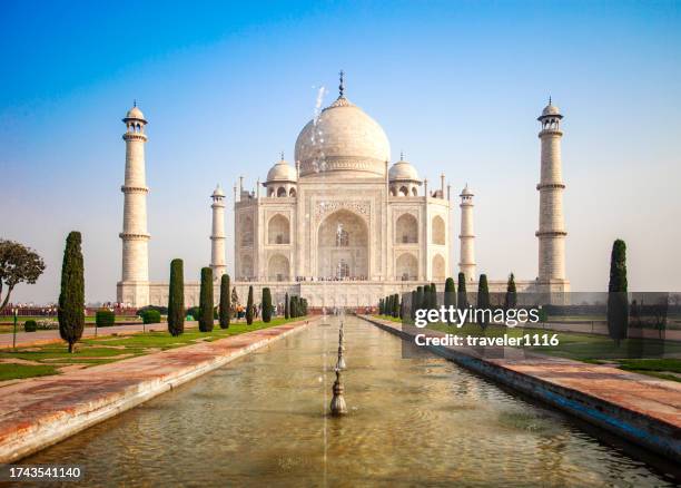 das taj mahal in agra, indien - tadsch mahal stock-fotos und bilder