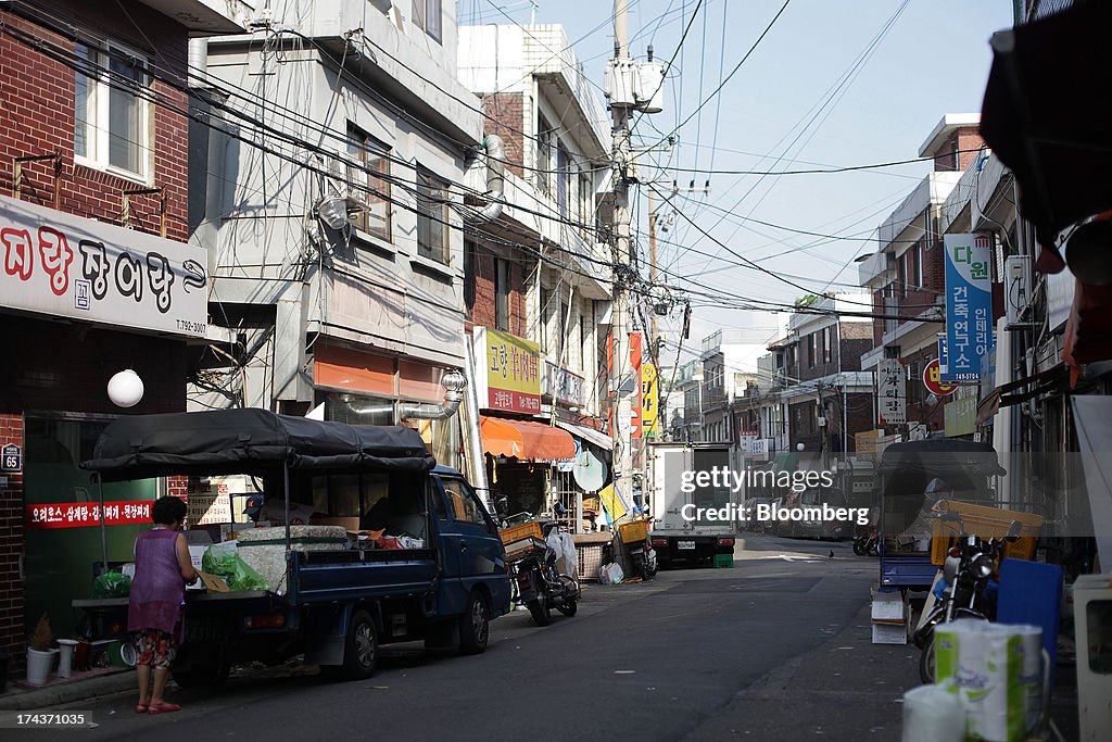 General Economy Images As Growth Surges to Fastest In More Than Two Years