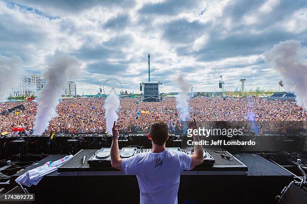 Hardwell performs at the Electric Daisy Carnival: London 2013 at Queen Elizabeth Olympic Park on July 20, 2013 in London, England.