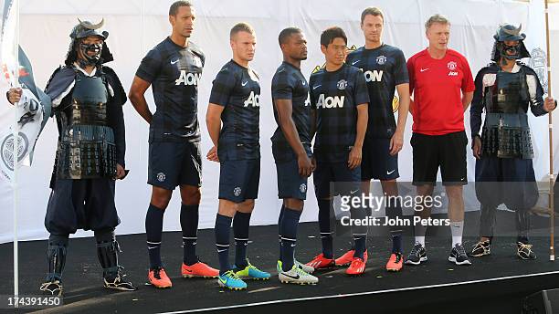Rio Ferdinand, Tom Cleverley, Patrice Evra, Shinji Kagawa, Jonny Evans and Manager David Moyes of Manchester United pose with Japanese warriors in...