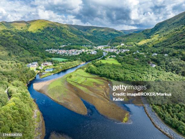aerial view of the village of kinlochleven with the mouth of the river leven at the eastern part of the freshwater loch lochleven, lochaber, highlands, scotland, united kingdom - eastern stock-fotos und bilder