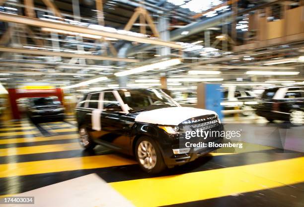 Land Rover Assembly Line Sales Gain For Jaguar And Range Rover Photos and Premium High Res ...