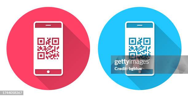 illustrazioni stock, clip art, cartoni animati e icone di tendenza di smartphone con codice qr. icona rotonda con ombra lunga su sfondo rosso o blu - qr code