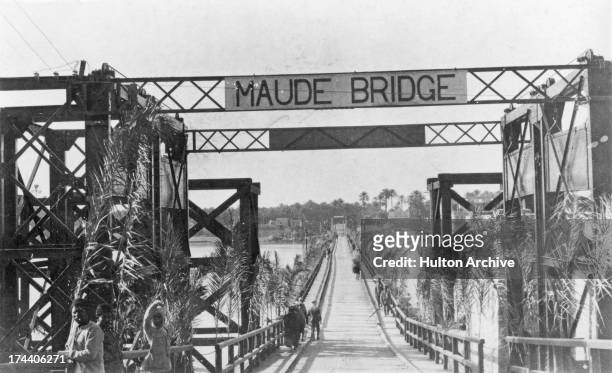 Maude Bridge across the River Tigris, Baghdad, Iraq, circa 1918.