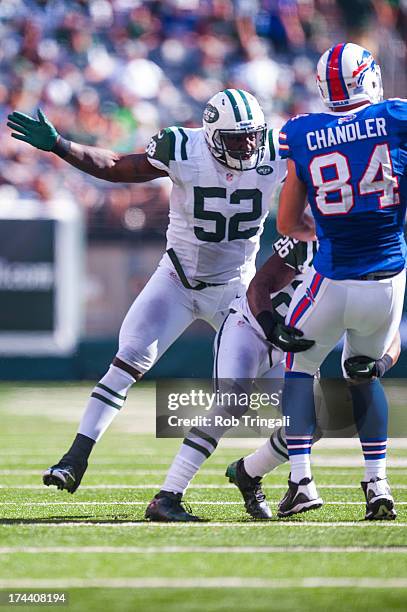 Inside linebacker David Harris of the New York Jets defends his position during the game against the Buffalo Bills at MetLife Stadium on September 9,...