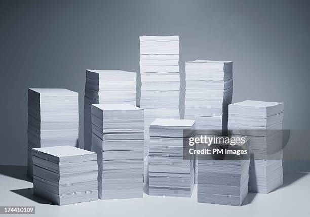 45,000 sheets of paper - montón fotografías e imágenes de stock