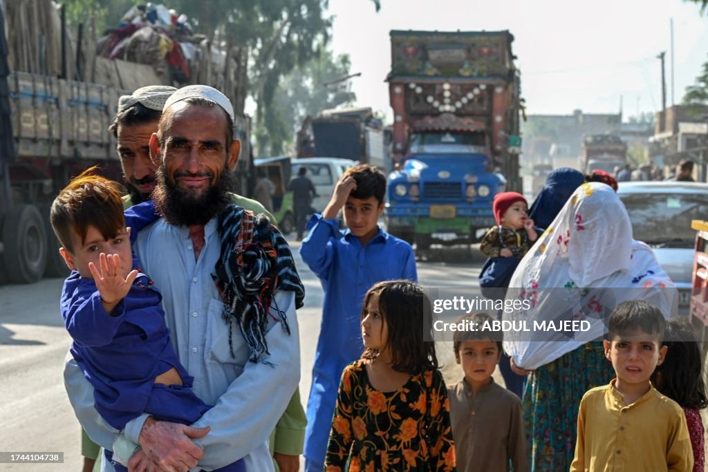 TOPSHOT-PAKISTAN-AFGHANISTAN-REFUGEES