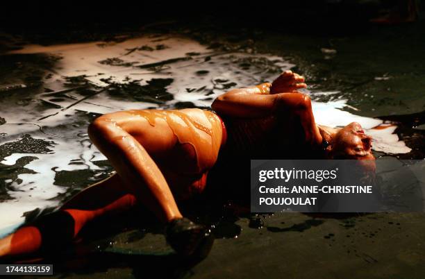 Agnes Mateus performs a scene of "Approche de l'idée de méfiance" by Rodrigo Garcia, 21 July 2007 in Avignon during the 61st theater Festival. AFP...