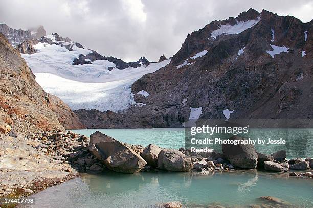 lago de los tres patagonia landscape - monte fitz roy fotografías e imágenes de stock
