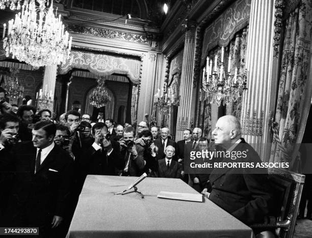 Conférence de presse du Général de Gaulle dans la salle des Fêtes de l'Elysée à Paris le 28 octobre 1966