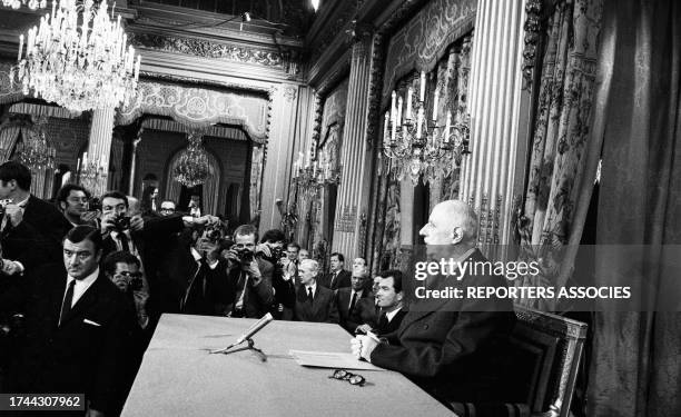 Conférence de presse du Général de Gaulle dans la salle des Fêtes de l'Elysée à Paris le 28 octobre 1966