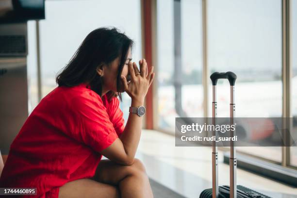 frustrated young woman business traveler waiting in airport - pressure airplane stock pictures, royalty-free photos & images