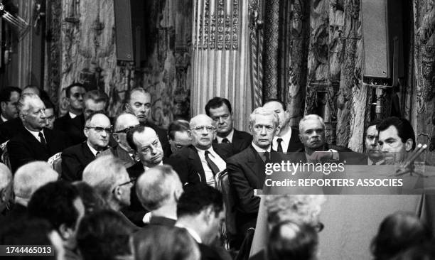 Maurice Couve de Murville et André Malraux lors d'une conférence de presse du Général de Gaulle dans la salle des Fêtes de l'Elysée à Paris le 28...