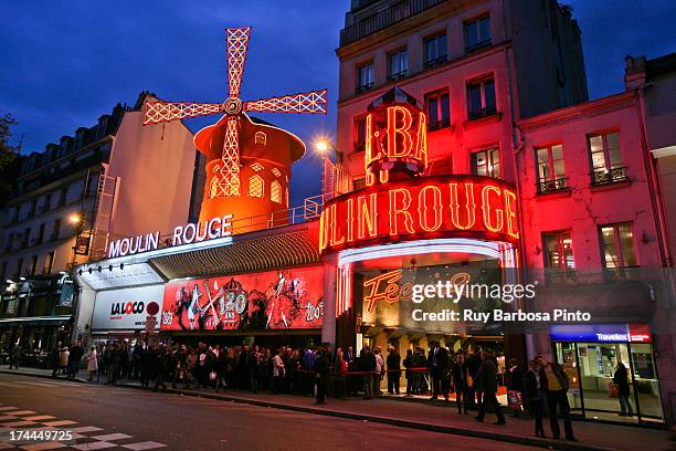 Moulin Rouge é um cabaret tradicional, construído no ano de 1889 por Josep Oller, que já era proprietário anteriormente do Paris Olympia. Situado na...