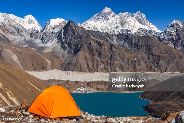 view of mount everest from renjo la, nepalese himalayas - gokyo valley stock pictures, royalty-free photos & images