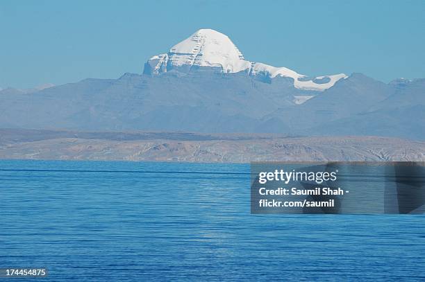 holy mt. kailash and manasarovar - mt kailash fotografías e imágenes de stock