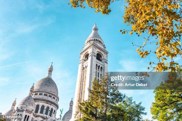 the sacre coeur monument in montmartre from below during autumn in paris. - tourism drop in paris foto e immagini stock