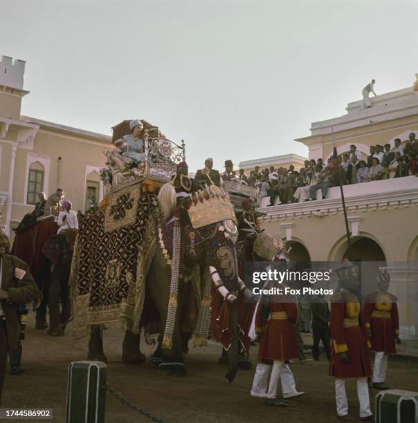 Howdah Def 331 Howdah Stock Photos, High-Res Pictures, and Images - Getty Images