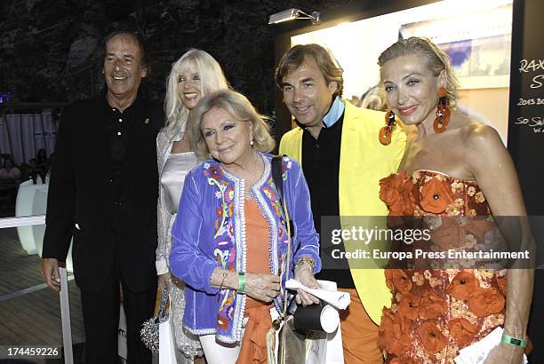 Luis Ortiz, Gunilla Von Bismarrk, guest, Hubertus Von Hohenlohe and Simona Gandolfi attend the exhibition 'You are beautiful' by Hubertus Von...