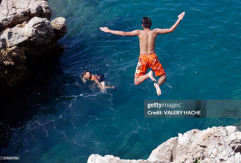 FRANCE-WEATHER-HEAT-FEATURE