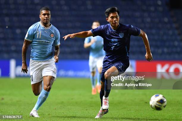 Pansa Hemviboon of Buriram United goes past Leo Natel of Melbourne City FC during the AFC Champions League Group H match between Buriram United and...