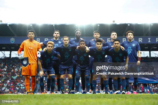 Buriram United players line up for the team photos prior to the AFC Champions League Group H match between Buriram United and Melbourne City at...