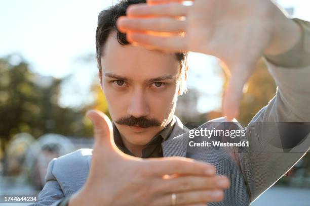 Finger Frame 140 Finger Frame And Building Stock Photos, High-Res Pictures, and ...