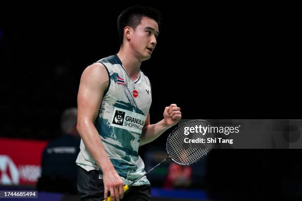 Kantaphon Wangcharoen of Thailand reacts in the Men's Singles Second Round match against Shi Yuqi of China during day three of the Denmark Open at...