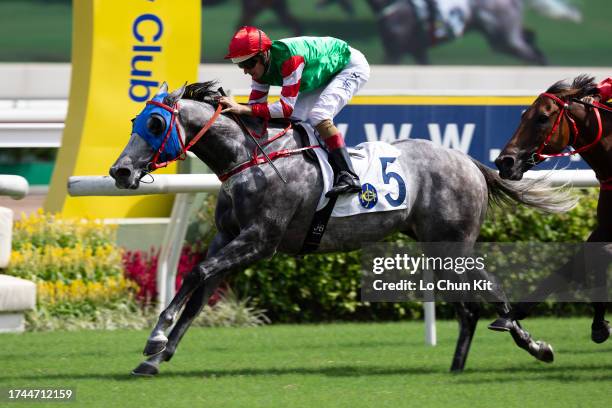 Jockey Hugh Bowman riding Chiu Chow Brother wins the Race 4 So Kon Po Handicap at Sha Tin Racecourse on September 17, 2023 in Hong Kong.