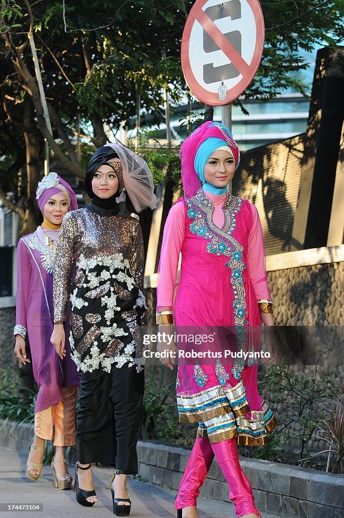 Muslim Models Take Part In Fashion Show As Ramadan Observers Break Their Fast