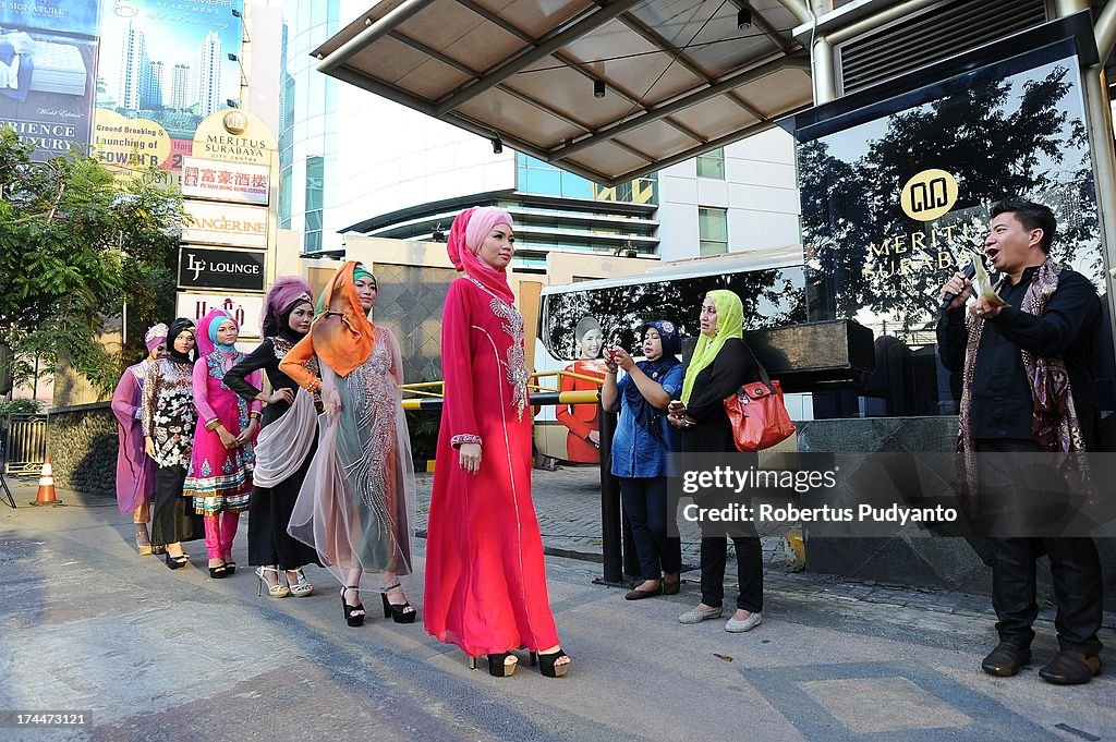 Muslim Models Take Part In Fashion Show As Ramadan Observers Break Their Fast