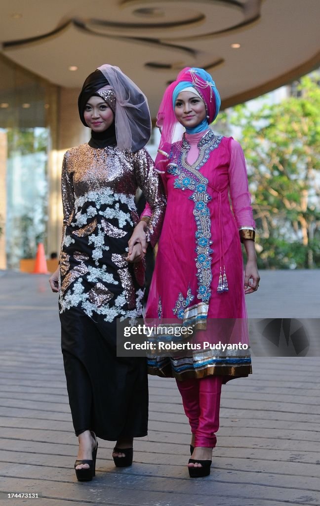 Muslim Models Take Part In Fashion Show As Ramadan Observers Break Their Fast