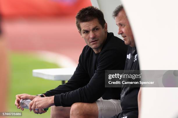 Former New Zealand captain Sir Richie McCaw talks to Ian Foster, Head Coach of the All Blacks during the New Zealand Captain's Run ahead of their...