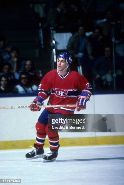 Chris Chelios of the Montreal Canadiens skates on the ice during an NHL game against the New York Islanders circa 1985 at the Nassau Coliseum in...