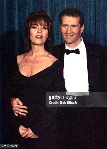 Actress Katey Sagal and Actor Ed O'Neill backstage at the Emmy Awards Show, September 17, 1989 in Los Angeles, California.