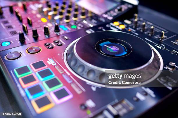 digital audio dj console - ljudmixer bildbanksfoton och bilder