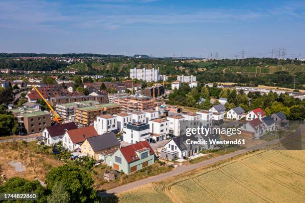 germany, baden-wurttemberg, ludwigsburg, aerial view of suburban houses and construction site in new development area - ludwigsburgo foto e immagini stock