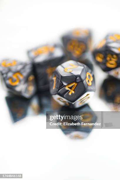 polyhedral dice - sorte imagens e fotografias de stock