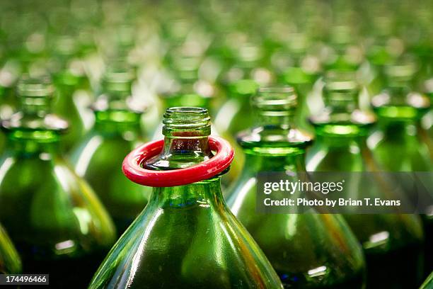 bottle ring toss carnival game - ring toss imagens e fotografias de stock