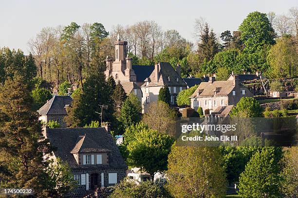 salers town view - cantal fotografías e imágenes de stock