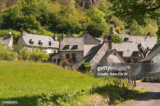 st paul de salers - cantal stockfoto's en -beelden