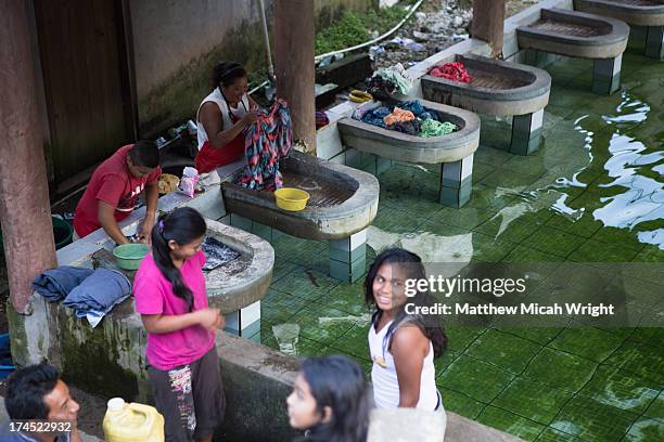 a group of women tend to washing clothing - livingston guatemala stock pictures, royalty-free photos & images