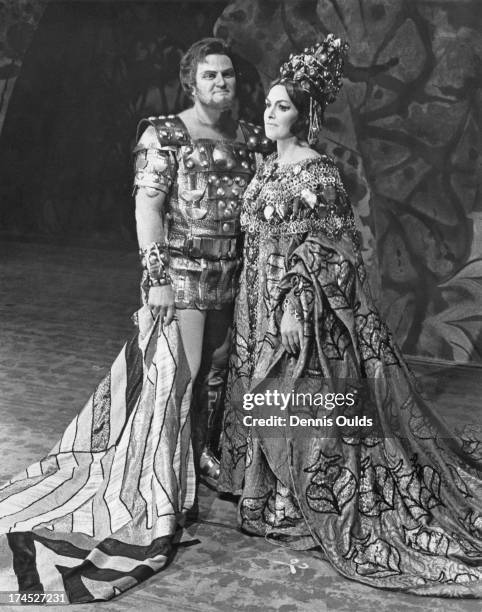 British mezzo-soprano Josephine Veasey as 'Dido' and Canadian heldentenor Jon Vickers as 'Aeneas' rehearsing a scene from 'Les Troyens' at the Royal...