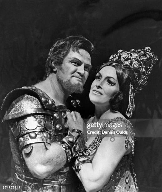 Canadian heldentenor Jon Vickers as 'Aeneas' and British mezzo-soprano Josephine Veasey as 'Dido' rehearse a scene from 'Les Troyens' at the Royal...