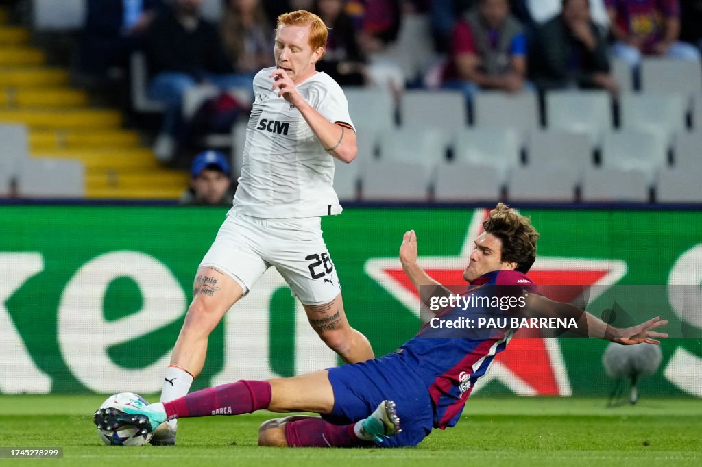 TOPSHOT-FBL-EUR-C1-BARCELONA-SHAKHTAR