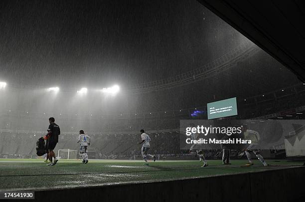 Reopen the game during the J.League second division match between Tokyo Verdy and Gamba Osaka at Ajinomoto Stadium on July 27, 2013 in Chofu, Tokyo,...