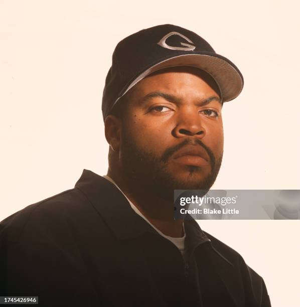 Ice Cube Rapper Magazine 348 Ice Cube Entertainer 90s Stock Photos, High-Res Pictures, and ...