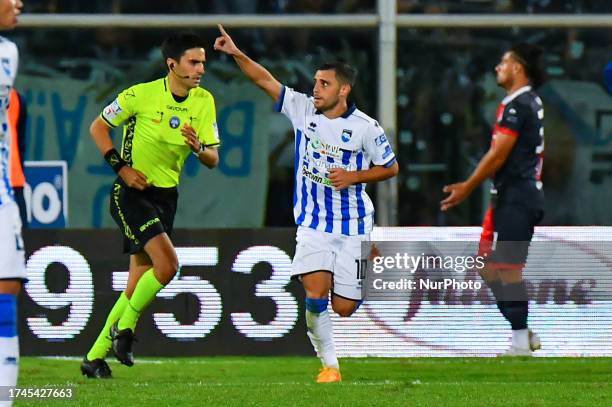 Davide Merola of Pescara Calcio celebrate after scoring during the Serie C NOW match between Pescara Calcio and Turris at Stadio Adriatico-...